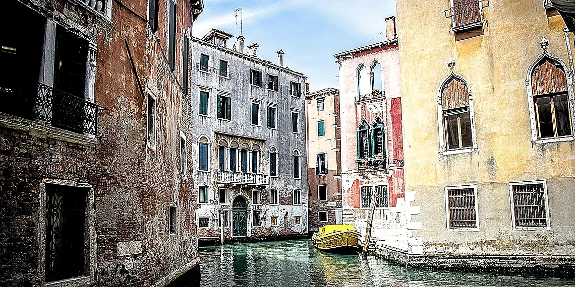 Vector Retrieval & Domain Knowledge Base – AI research assistant