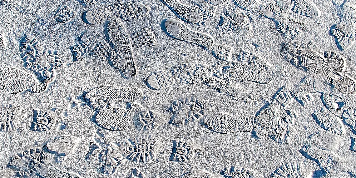 Lunar Construction & Resource Extraction – space robotics