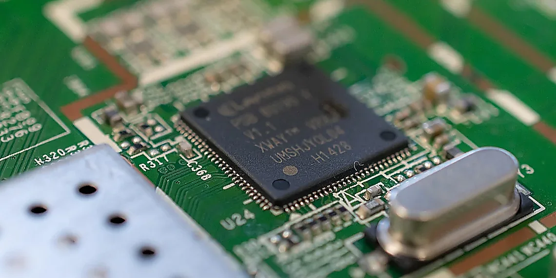 The UNO R4 WiFi Board: Power & Connectivity – Arduino Starter Kit